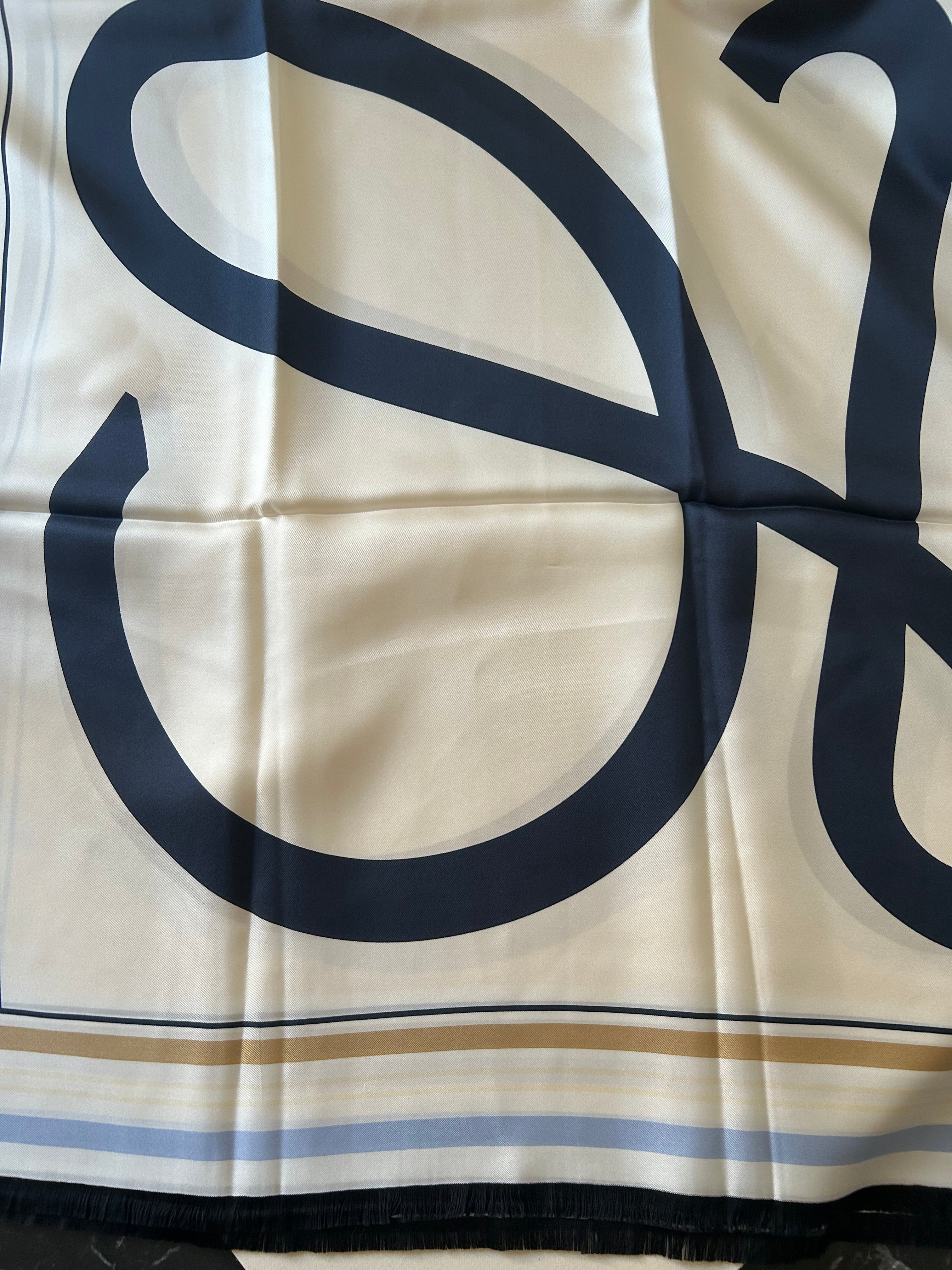 Grand carré Loewe en soie