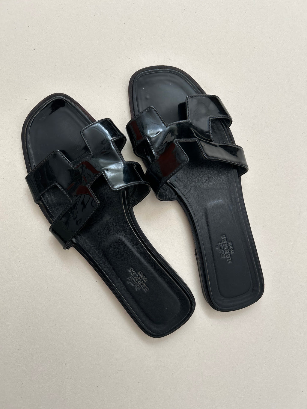 Oran en cuir vernis noir