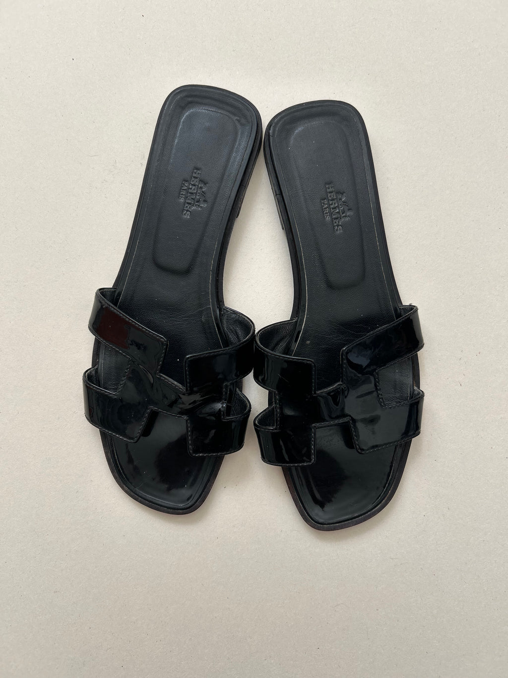 Oran en cuir vernis noir