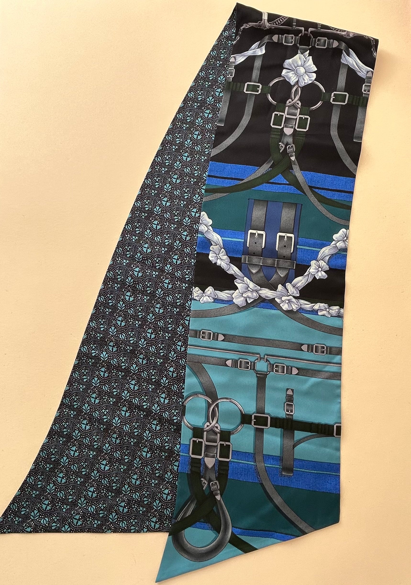 Maxi Twilly Cut Hermès