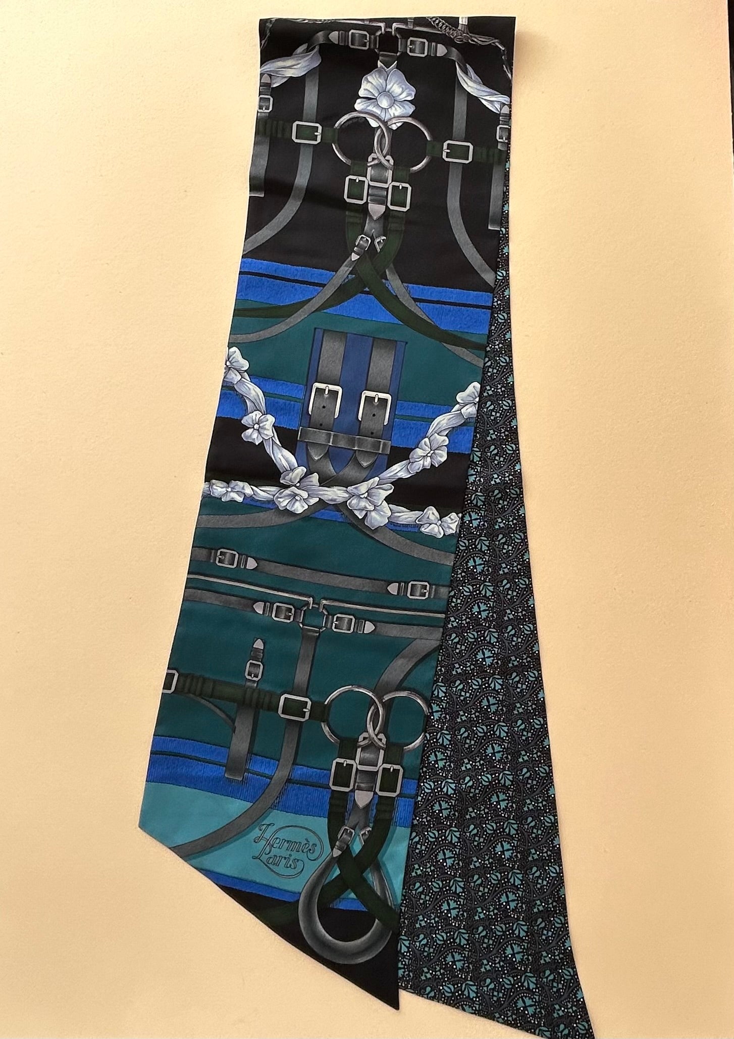 Maxi Twilly Cut Hermès