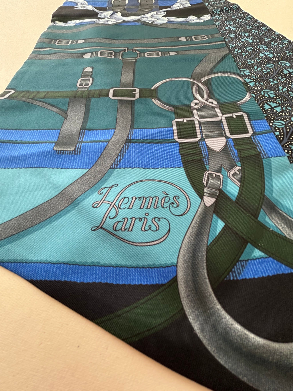 Maxi Twilly Cut Hermès