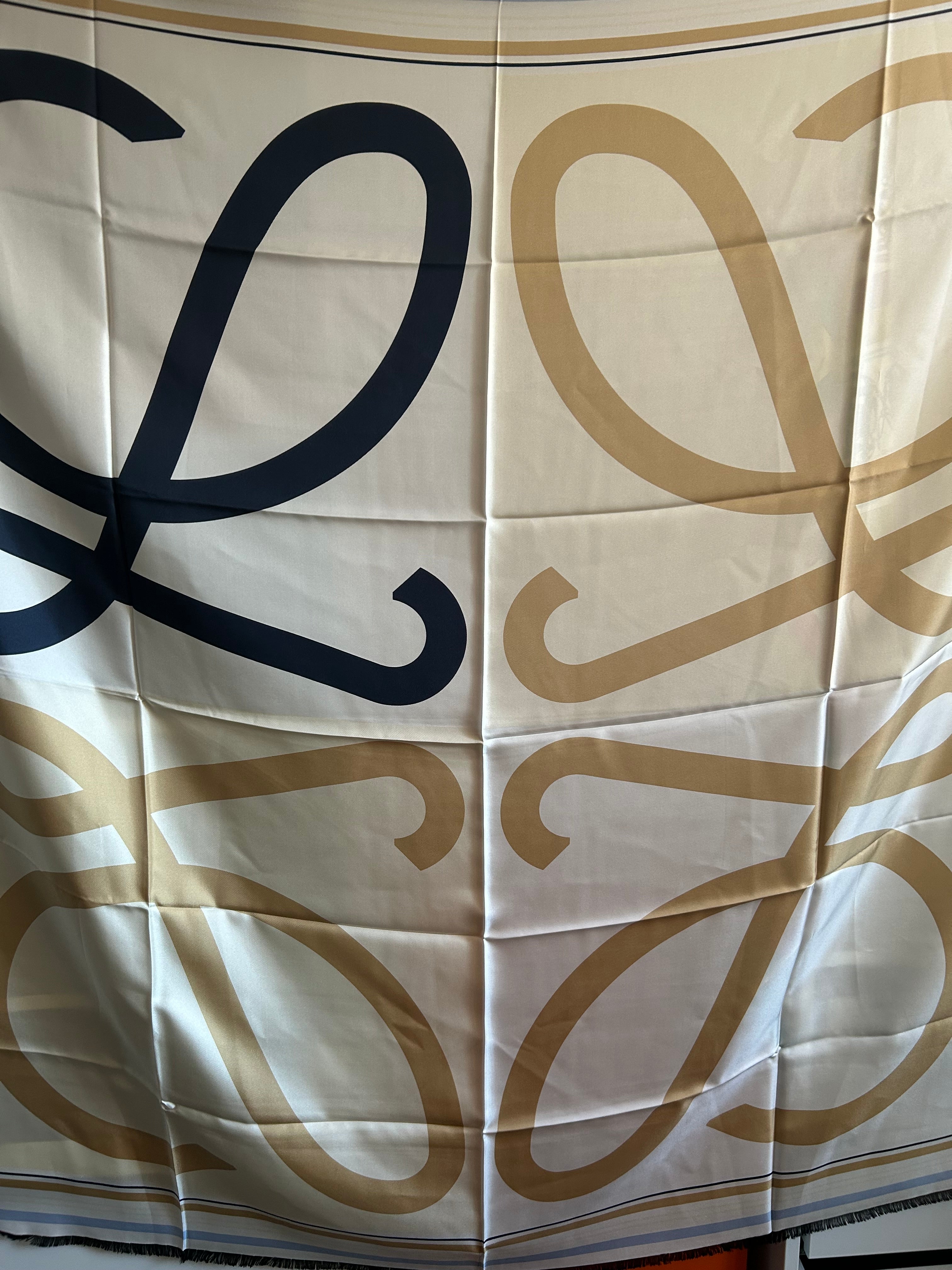 Grand carré Loewe en soie