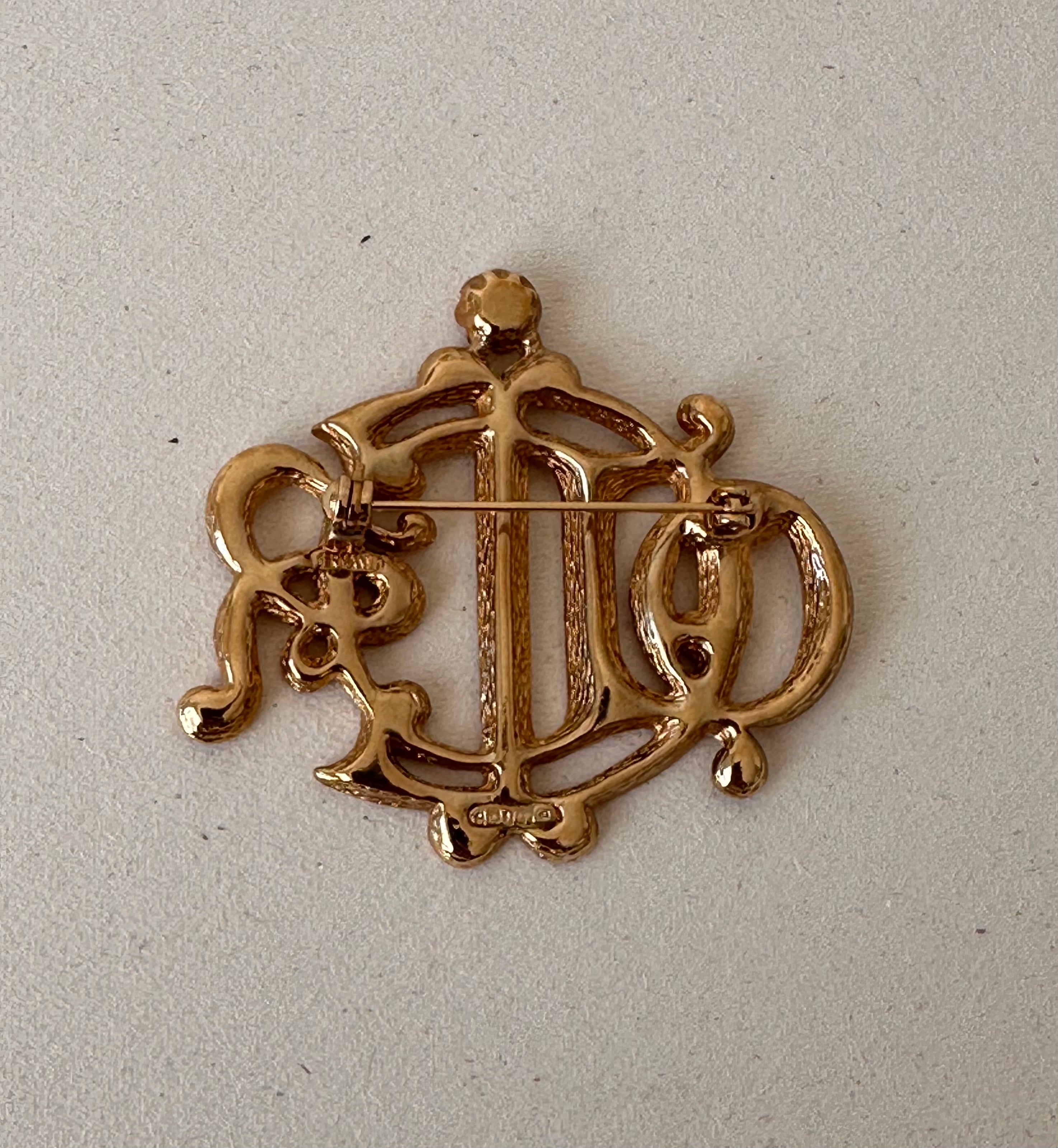 Broche Christian Dior - Logo CD Baroque