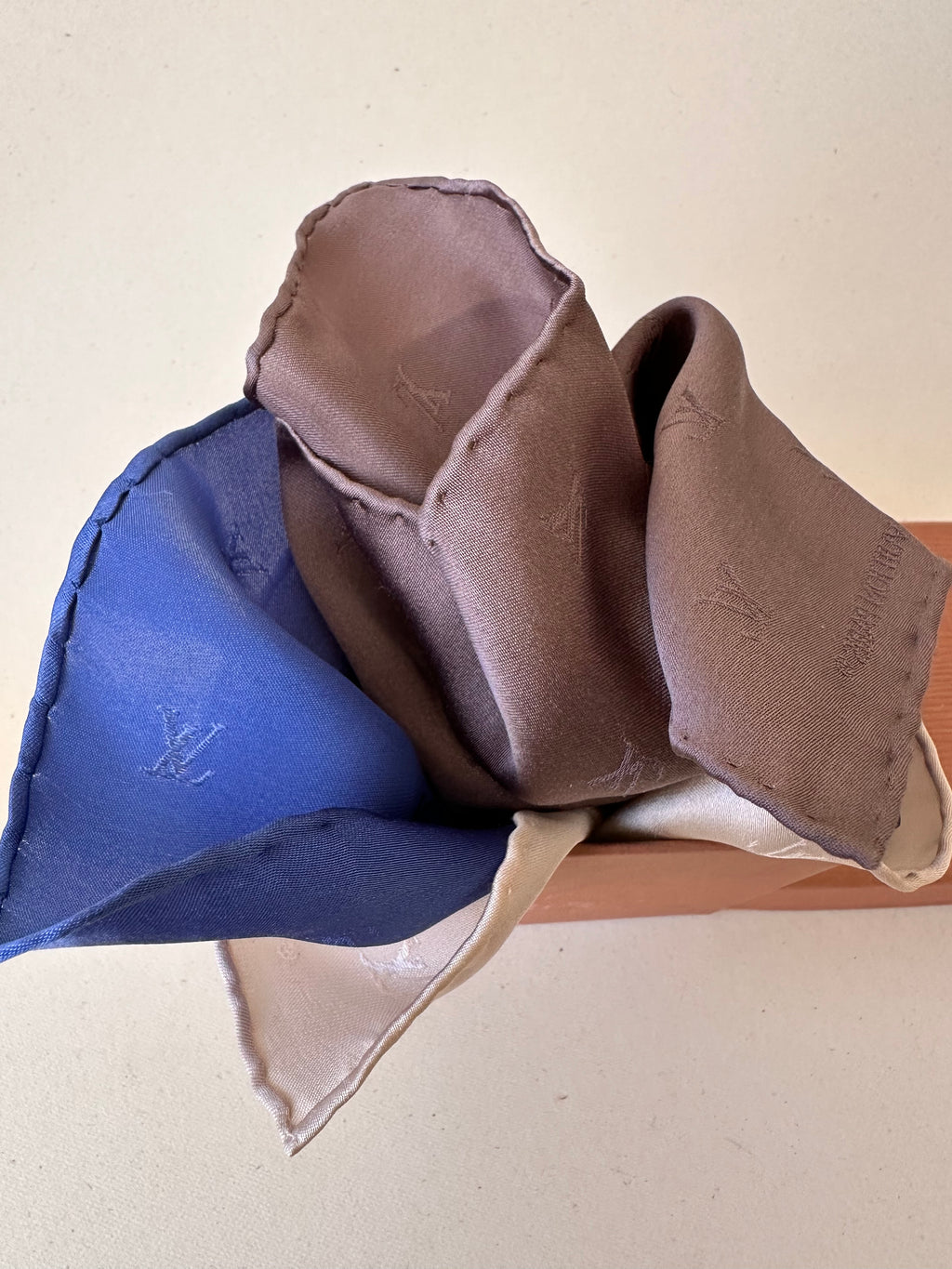 Lot de 3 Pochettes en soie  Louis Vuitton